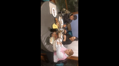 Mis consuegra y un servidor cenando un buen asado en asadero milongas