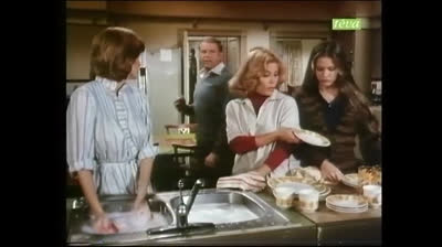 Huit ça suffit (1977) French S3E17 La manière douce.