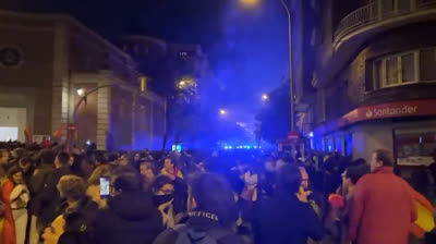 3800 personas se manifiestan en frente de la sede del PSOE en Madrid