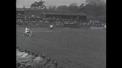 John Surtees : champion du monde sur deux et sur quatre roues !